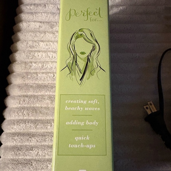 Green and Silver Curling Wand Conair Wavy Wand small stylers adds body - Picture 4 of 6